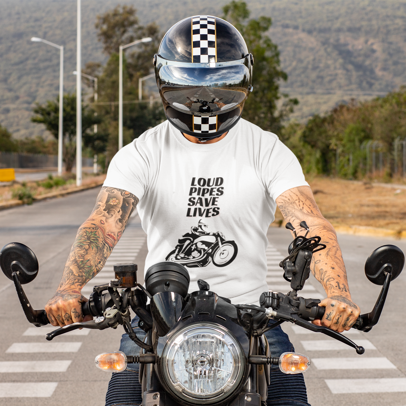 Loud Pipes Save Lives mit Biker - Basic Shirt