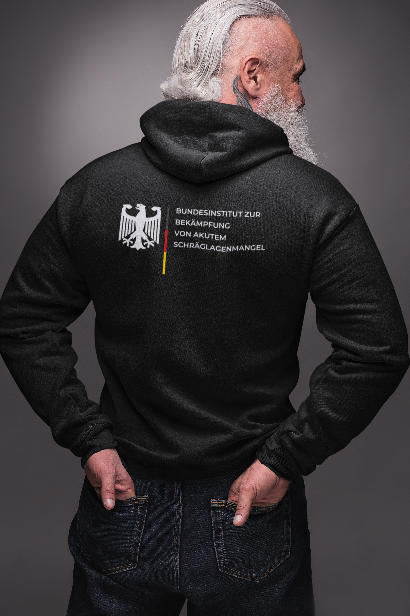 Bundesinstitut zur Bekämpfung von akutem Schräglagenmangel Backprint - Premium Hoodie