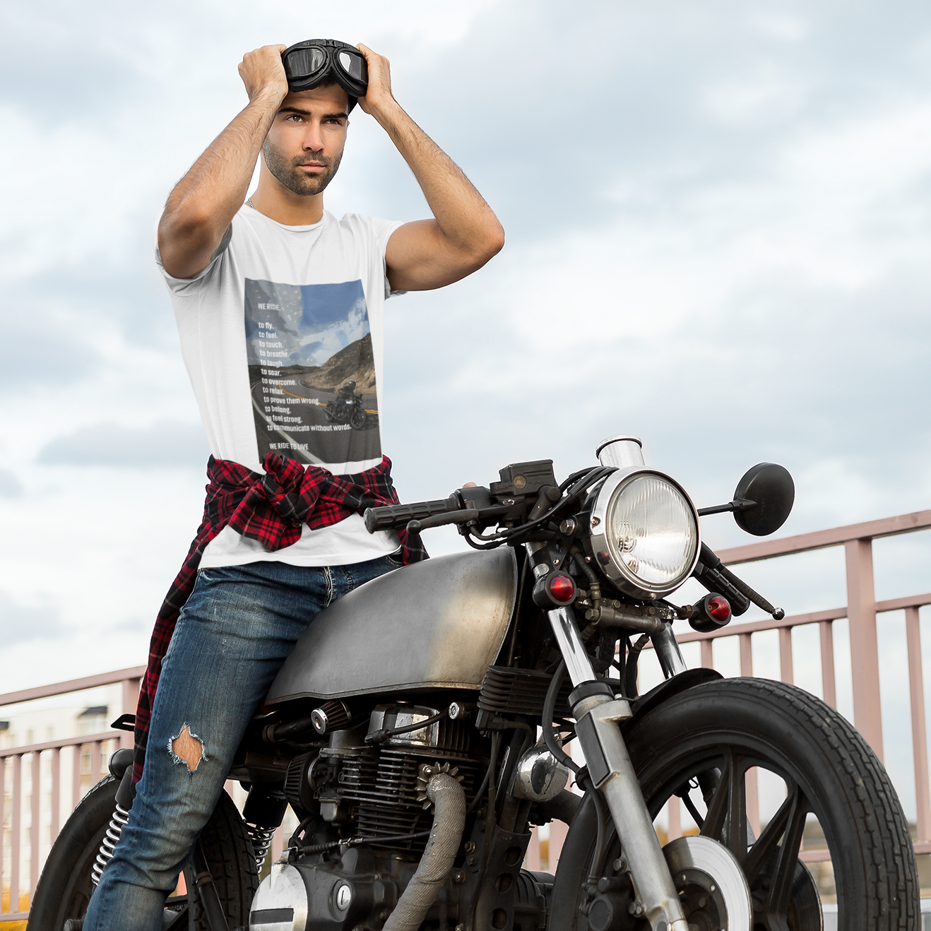 We ride to live - Basic Shirt